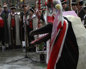 Коледари пяха за здраве на площада в Русе