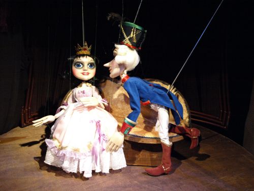 Приказката „Огнивото“ от Андерсен с премиерен спектакъл в Столичния куклен театър