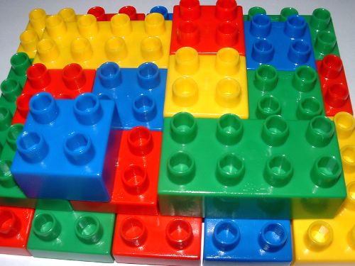 79 години от създаването на Лего
