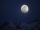 Вижте красотата на „супер снежната Луна“ и прочетете няколко интересни факта