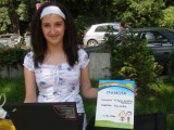 Пред офиса на Az-deteto.com, 12 годишната Здравка даде...